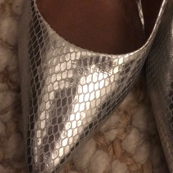 METALLIC SILVER PUMPS - SHUTZ - Picture 7 of 7